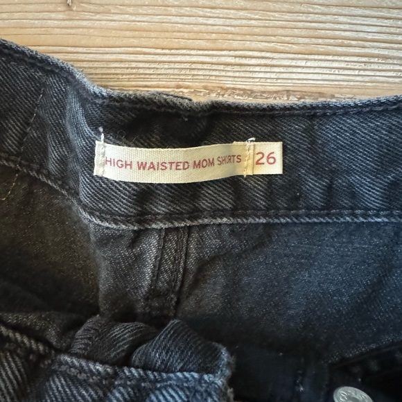 Levis High Waisted Mom Shorts - Black Denim - Picture 5 of 6